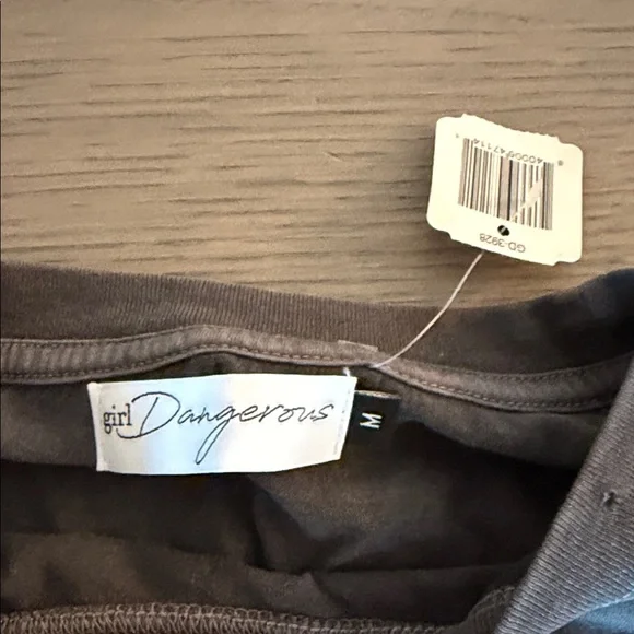 Girl dangerous - Picture 3 of 4